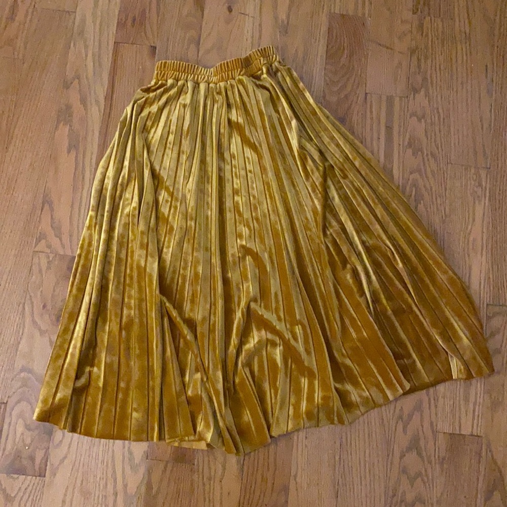 Nordstrom Rack Mustard Pleated Velvet Skirt